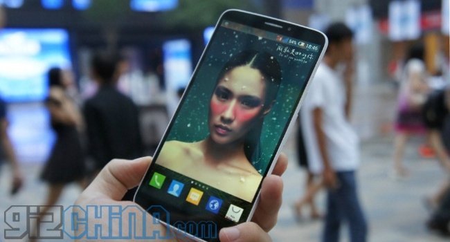 TCL Y910: Prime foto reali del phablet 6 pollici FULLHD tcl y910