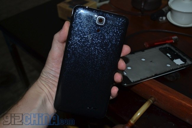 UMI Cross: hands-on del pannello posteriore e del telaio, UMI X3 in fase di progettazione! UMI CROSS