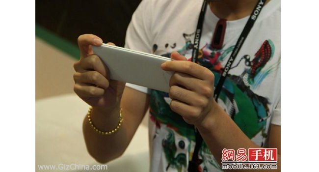 L’Oppo N1 in delle foto rubate sembra confermare il recente render! Oppo N1