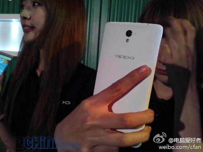Foto reali dell'Oppo N1