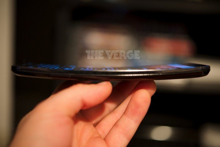 Esclusivo: Foto e Video del nuovo LG G Flex con display curvo!