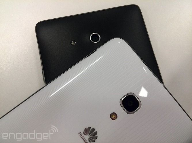 FOTOSPIA: Huawei Ascend Mate 2 si mostra in foto (in compagnia del “fratello minore”) Ascend Mate 2