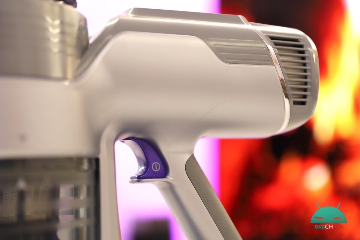 Narwal V40 Station, scopa elettrica cordless con stazione autosvuotante in prova