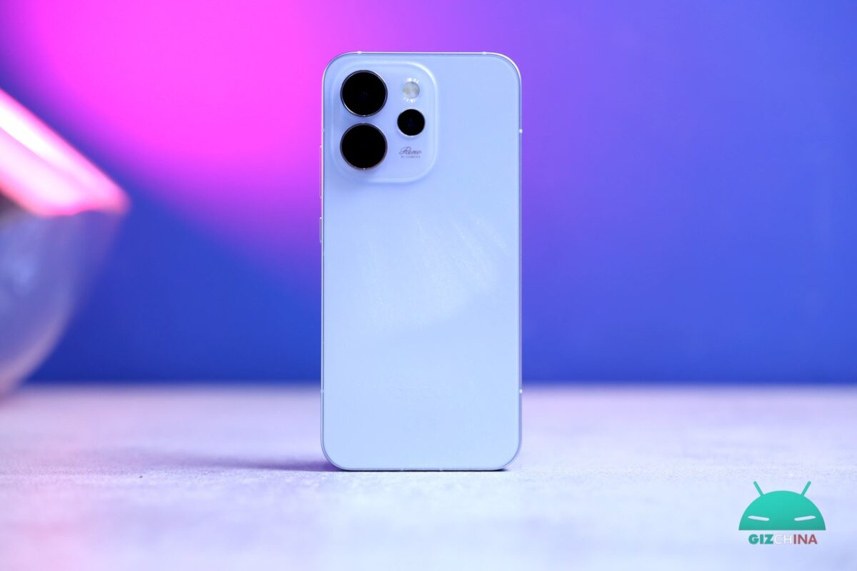 Design di OPPO Reno 15 Pro visto dal vivo