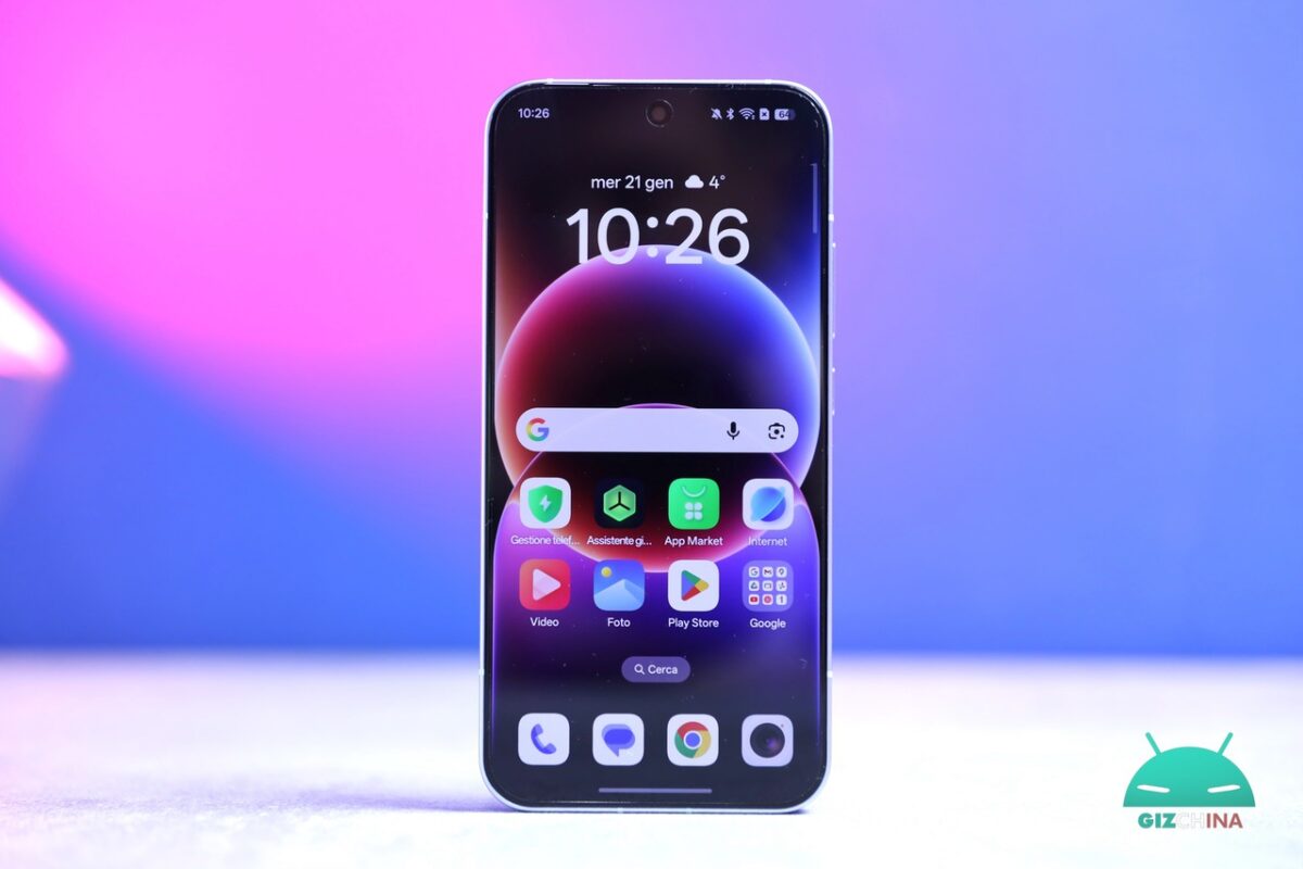 Design di OPPO Reno 15 Pro visto dal vivo