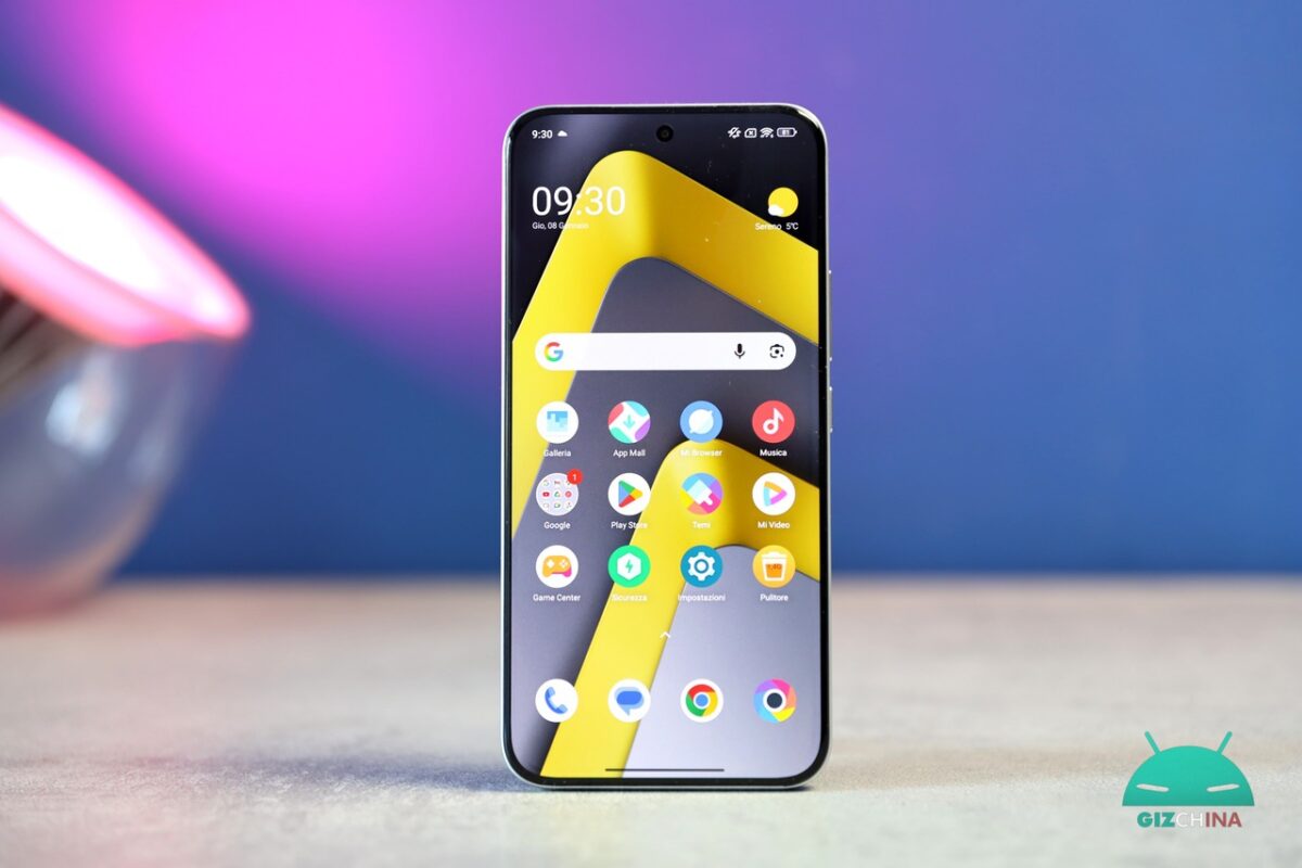 Design e costruzione del POCO M8 Pro