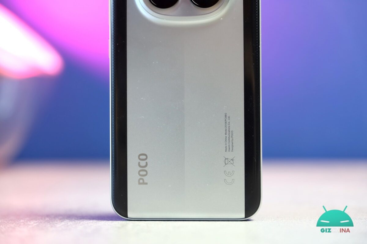 Design e costruzione del POCO M8 Pro