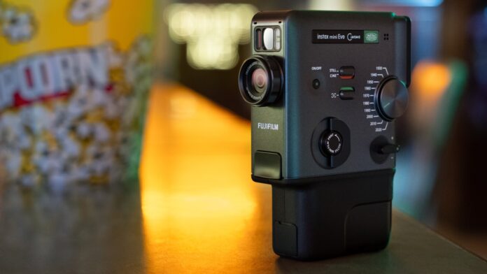 instax mini Evo Cinema_stills instax mini Evo Cinema