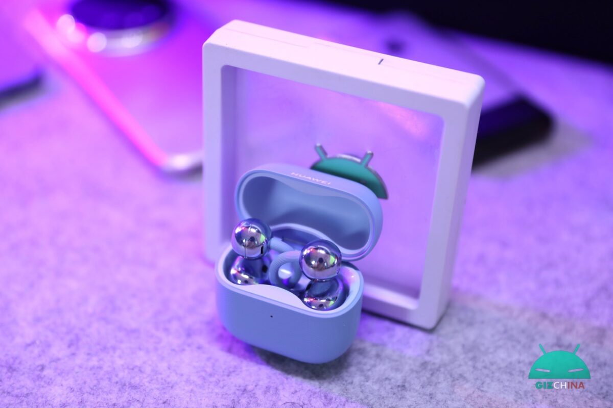 Auricolari HUAWEI FreeClip 2 visti dal vivo