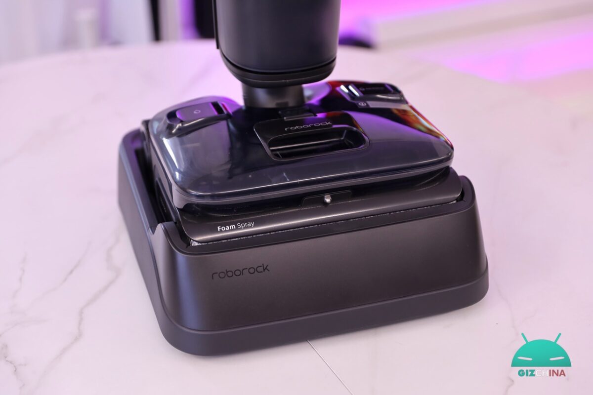Roborock F25 Ace Pro aspirapolvere lavapavimenti wet&dry in funzione