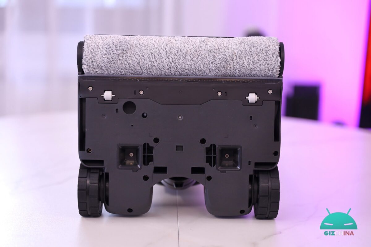 Roborock F25 Ace Pro aspirapolvere lavapavimenti wet&dry in funzione