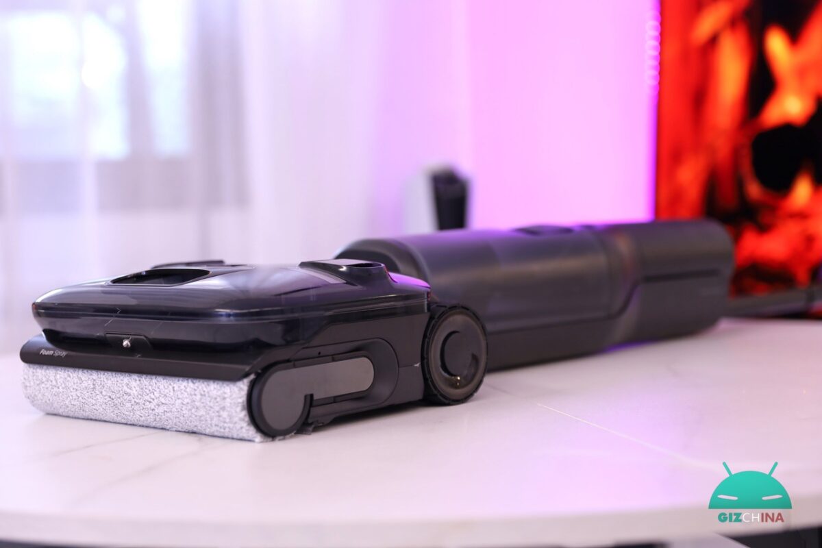 Roborock F25 Ace Pro aspirapolvere lavapavimenti wet&dry in funzione