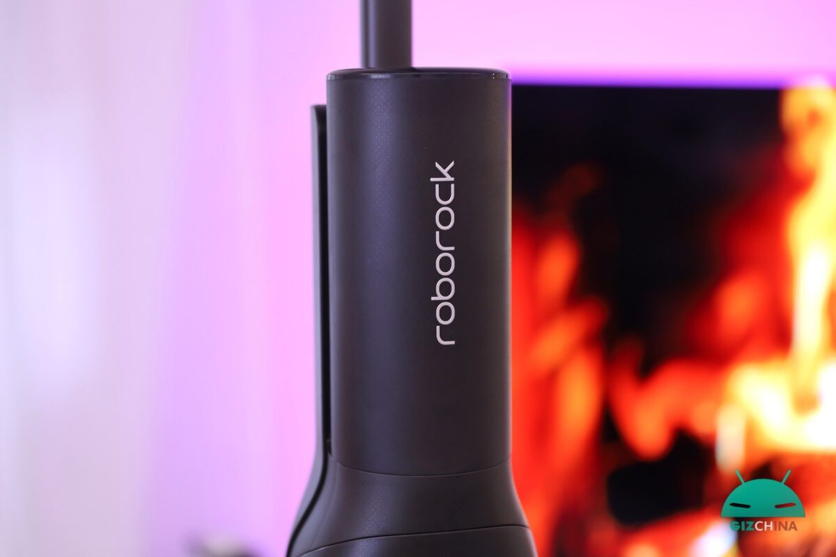 Roborock F25 Ace Pro aspirapolvere lavapavimenti wet&dry in funzione