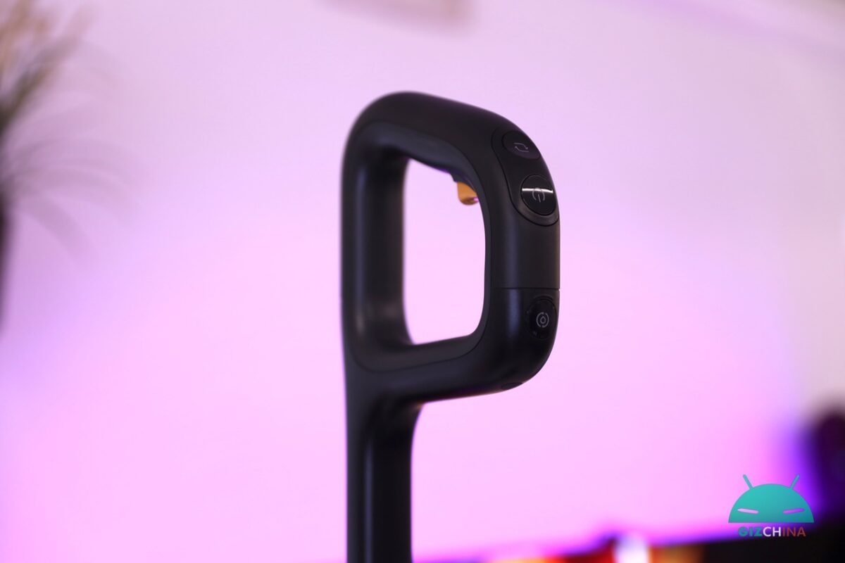 Roborock F25 Ace Pro aspirapolvere lavapavimenti wet&dry in funzione