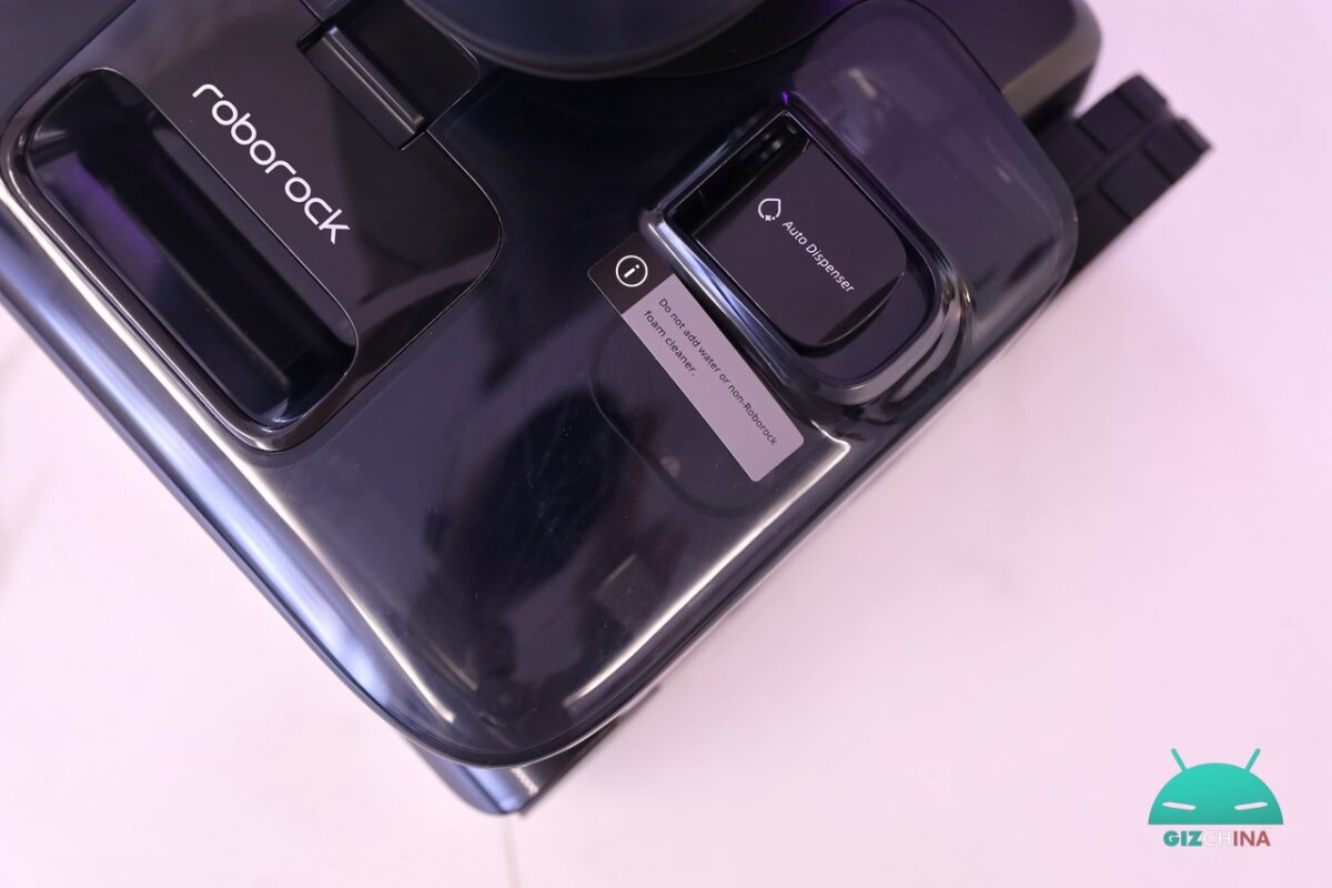 Roborock F25 Ace Pro aspirapolvere lavapavimenti wet&dry in funzione