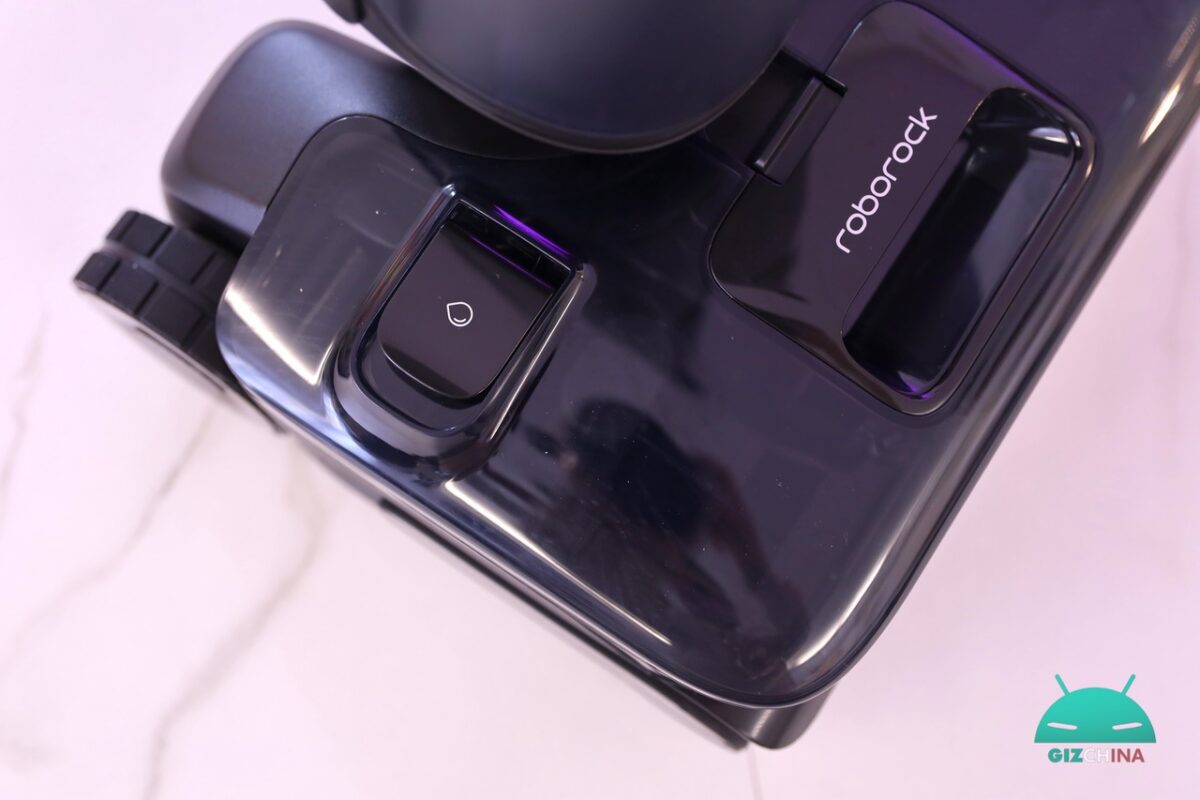 Roborock F25 Ace Pro aspirapolvere lavapavimenti wet&dry in funzione