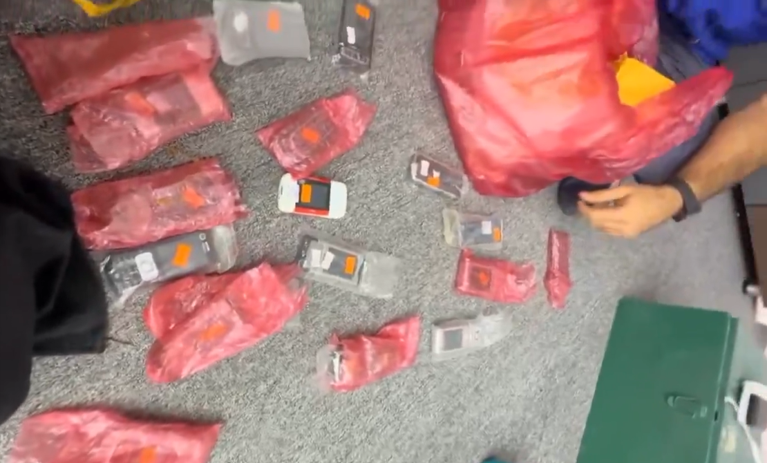 telefoni in ritardo di 16 anni, Libia