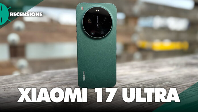 xiaomi-17-ultra-recensione-design-fotocamera-display-copertina Xiaomi 17 Ultra vista frontale e posteriore con display AMOLED 2K acceso e modulo fotocamera Leica con sensore da 1 pollice e teleobiettivo 200MP Leica APO